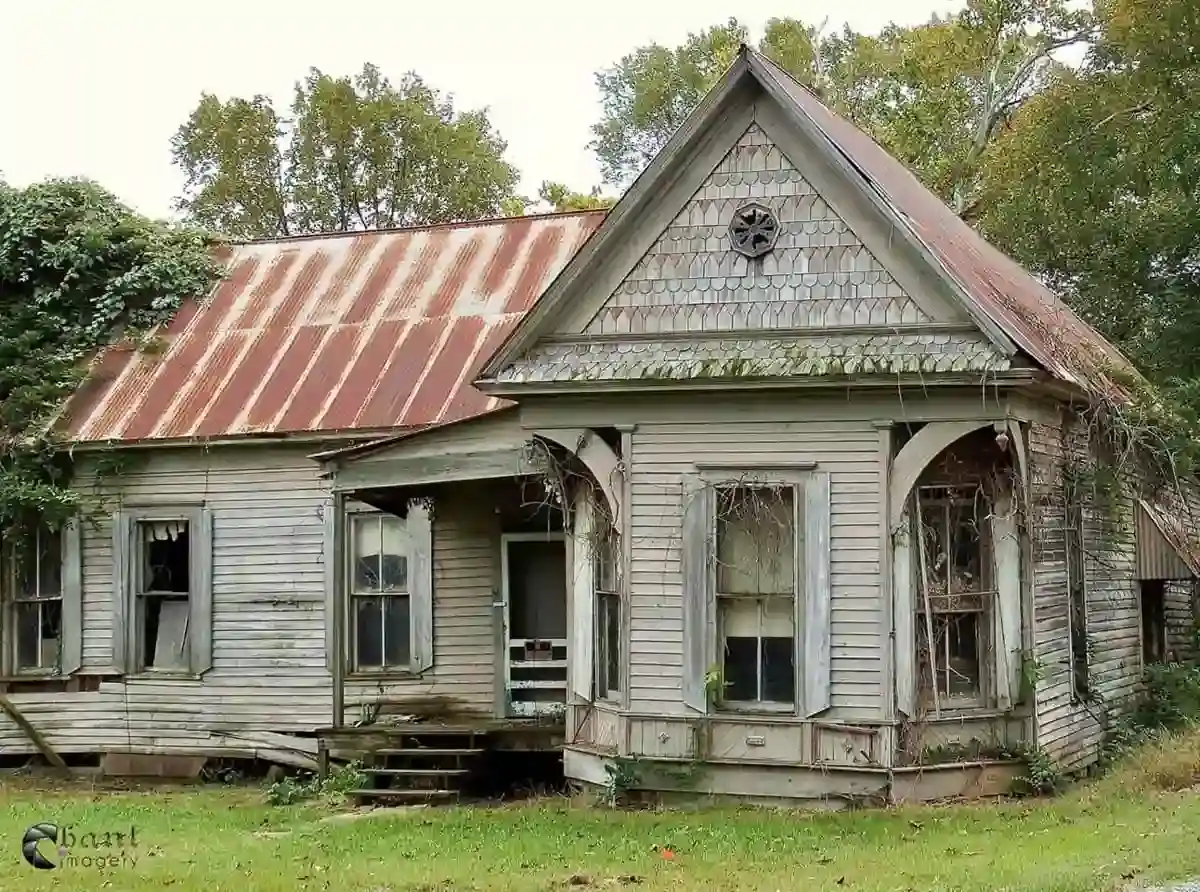 Classic White Farmhouse_before