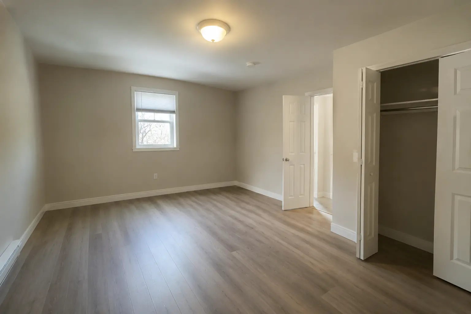 an american style empty room